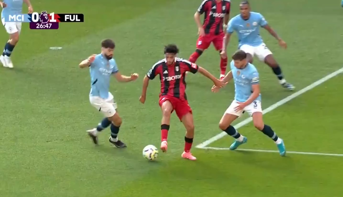 Raúl Jiménez da la asistencia de la temporada en el Manchester City - Fulham de la Premier League