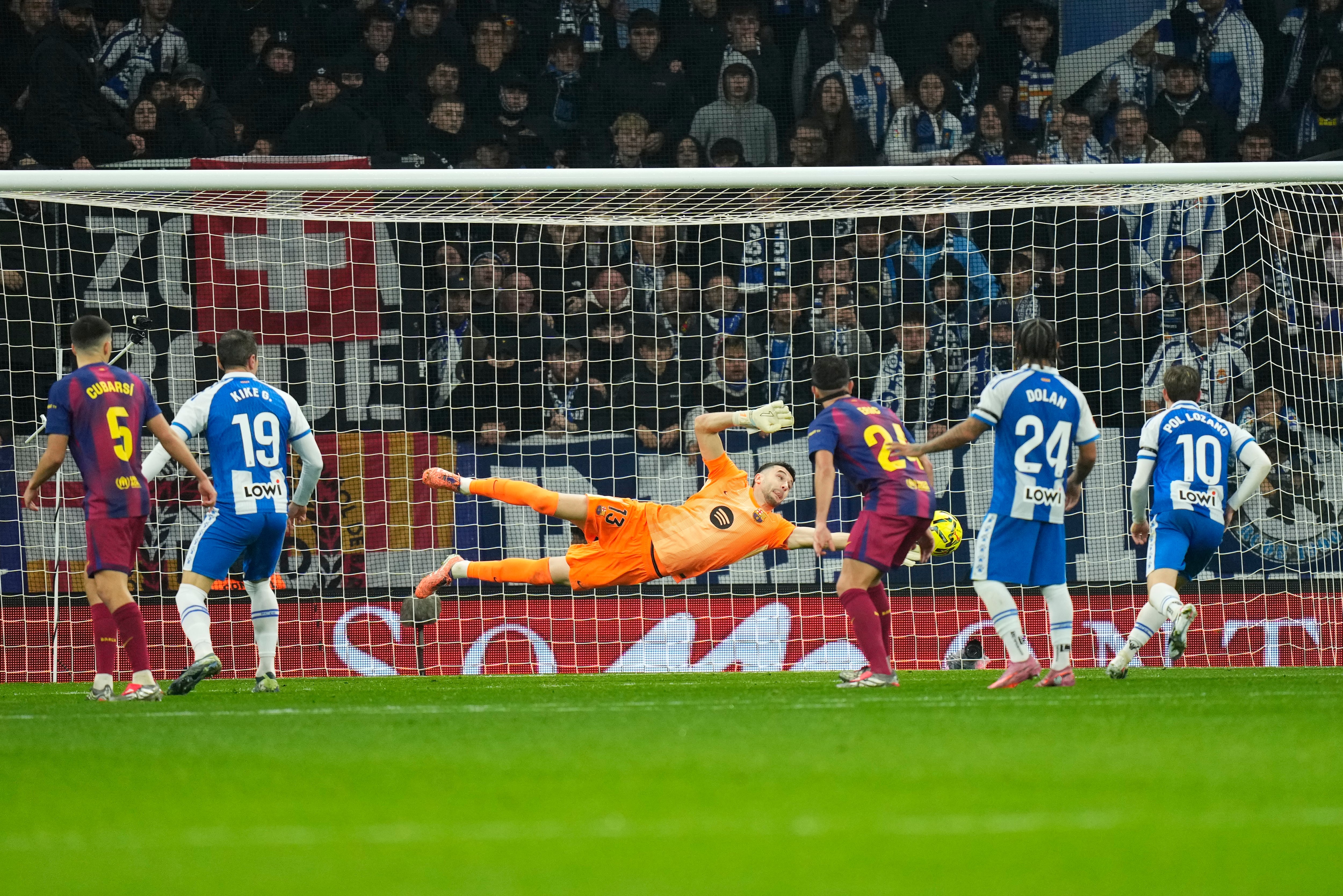 El guardameta del Barcelona, Joan García. EFE/Siu Wu