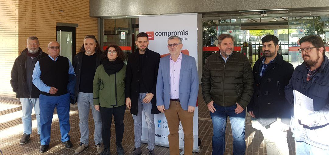 Portavoces municipales y alcaldes de Compromís de Dénia, Oliva, Bellreguard y Gandia junto al Síndic de Compromís en Les Corts, Fran Ferri 