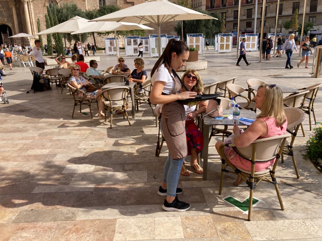 Terraza en la plaza de la Reina