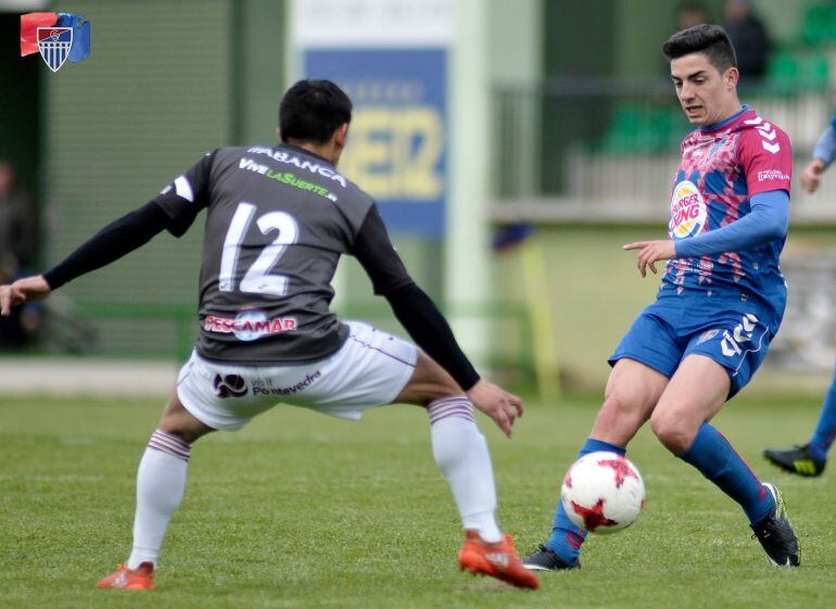 El delantero Ivi durante la disputa de un partido la pasada temporada