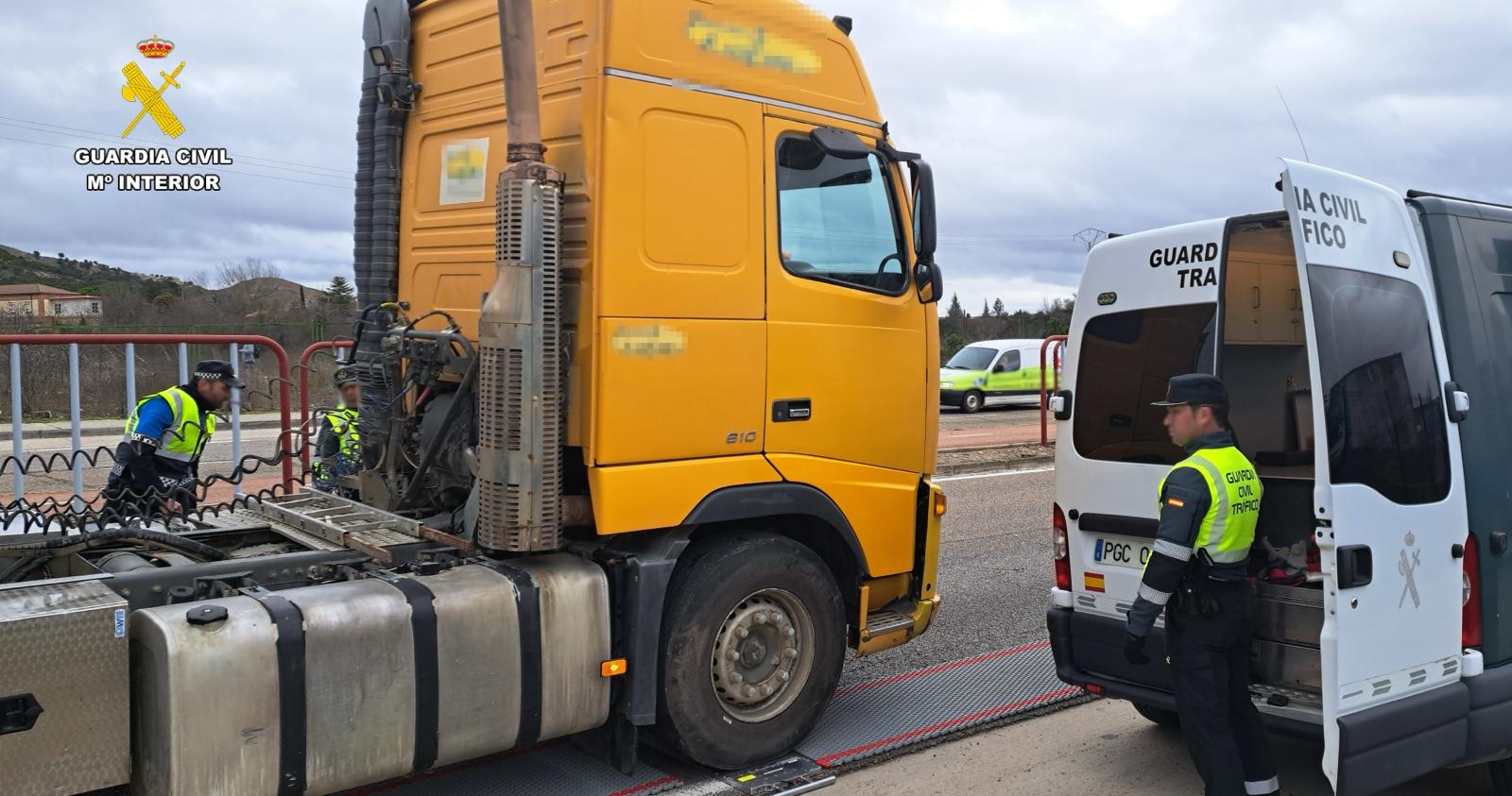 Colaboración de la Guardia Civil con laPolicía Local de Palencia en un control de
vigilancia de transporte de mercancías