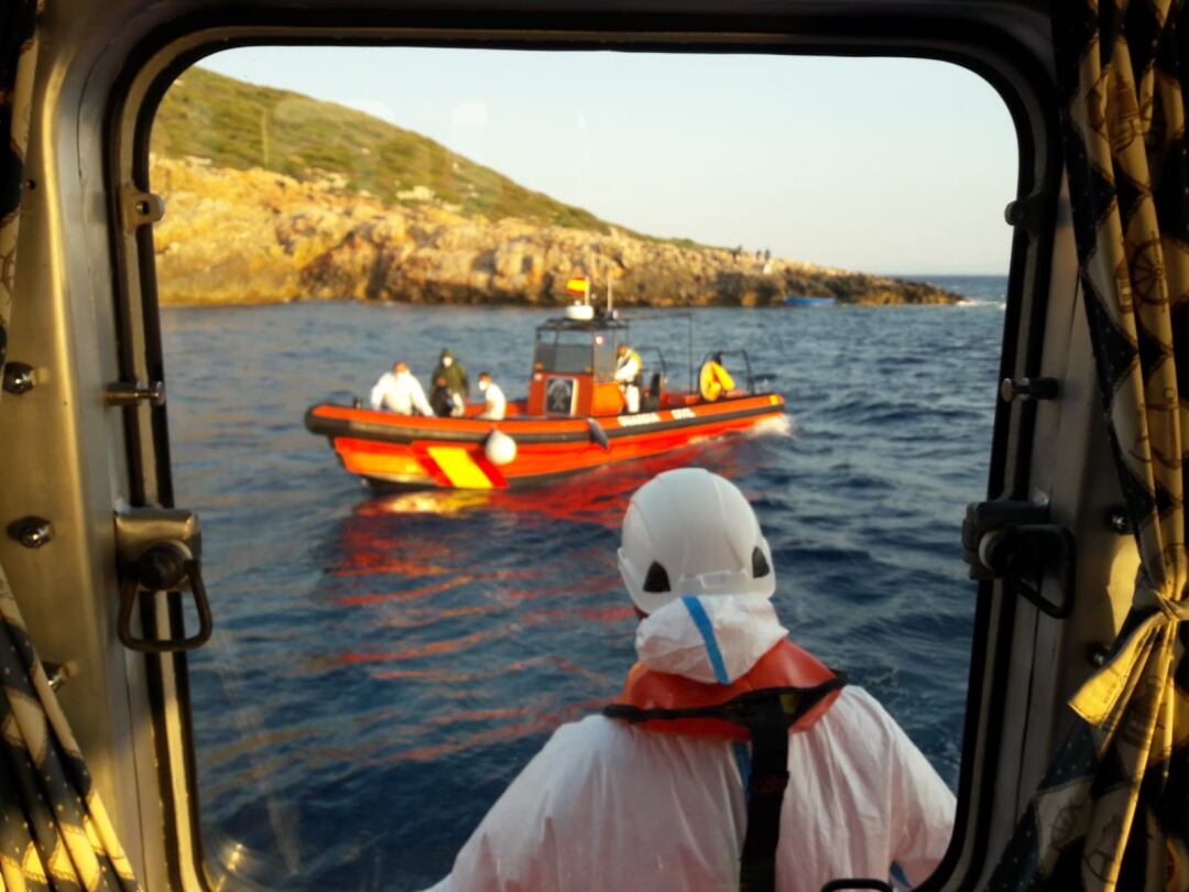 Quince migrantes han sido encontrados en la costa de Conillera.