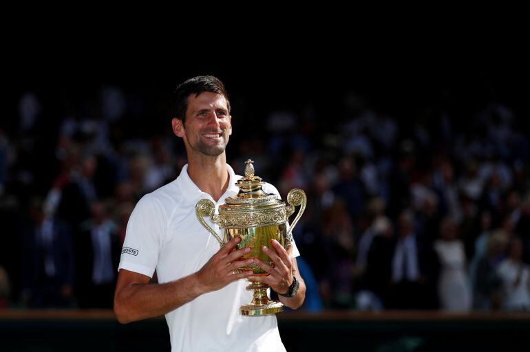 Novak Djokovic después de ganar Wimbledon contra Kevin Anderson 