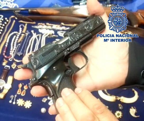 Fotografía facilitada por la Policía Nacional del material incautado en la operación 'Leblanc'.