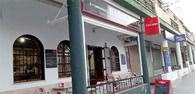 Portada del bar Molina, en el número 11 de la avenida de la Soleá