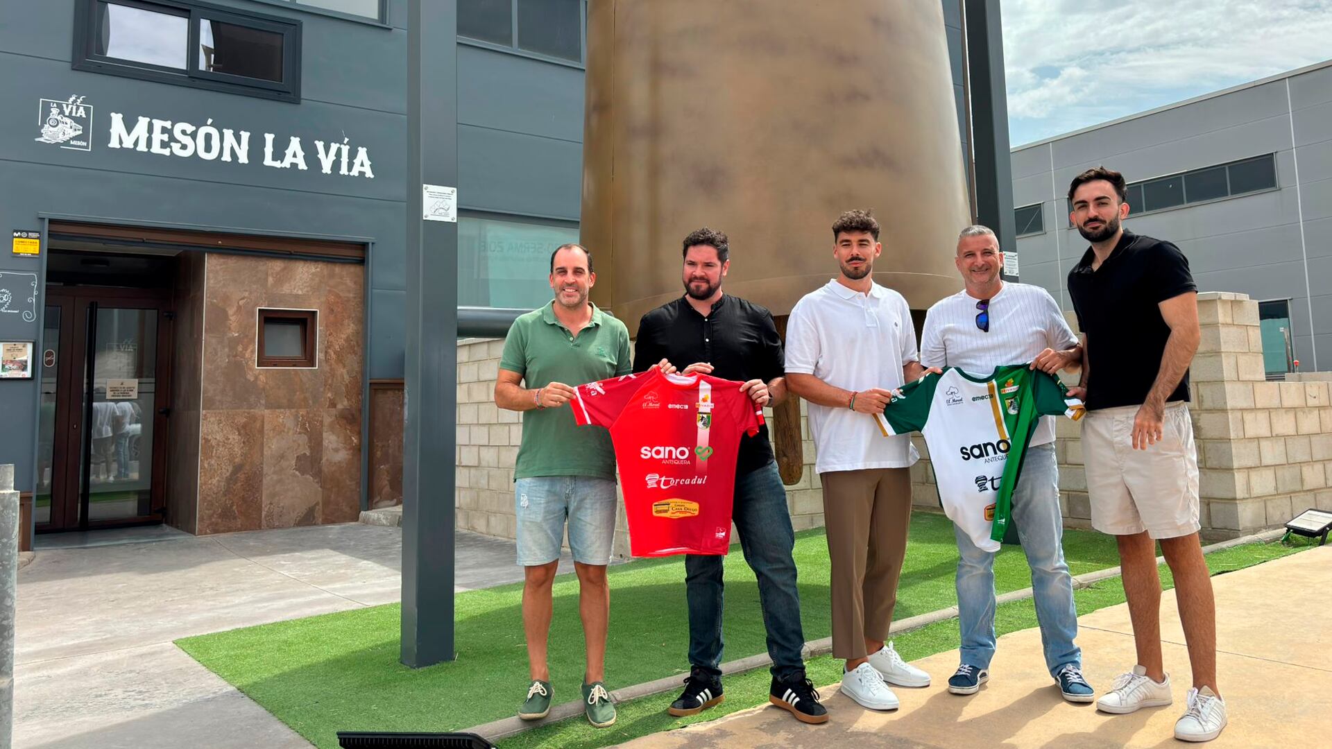 Presentación del cuerpo técnico del Sano Antequera en el Mesón La Vía