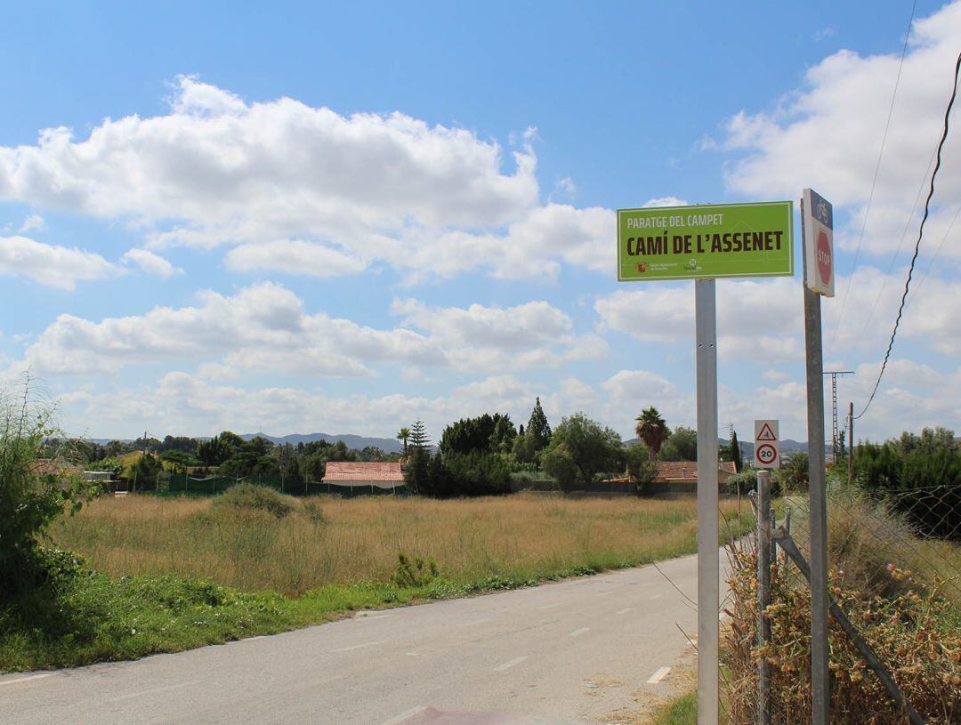 Cambio de señales de caminos rurales en Novelda 