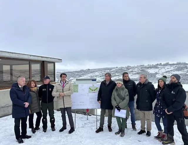 Visita del consejero de Medio Ambiente a las obras de construcción de la base antiincendios de Oterico