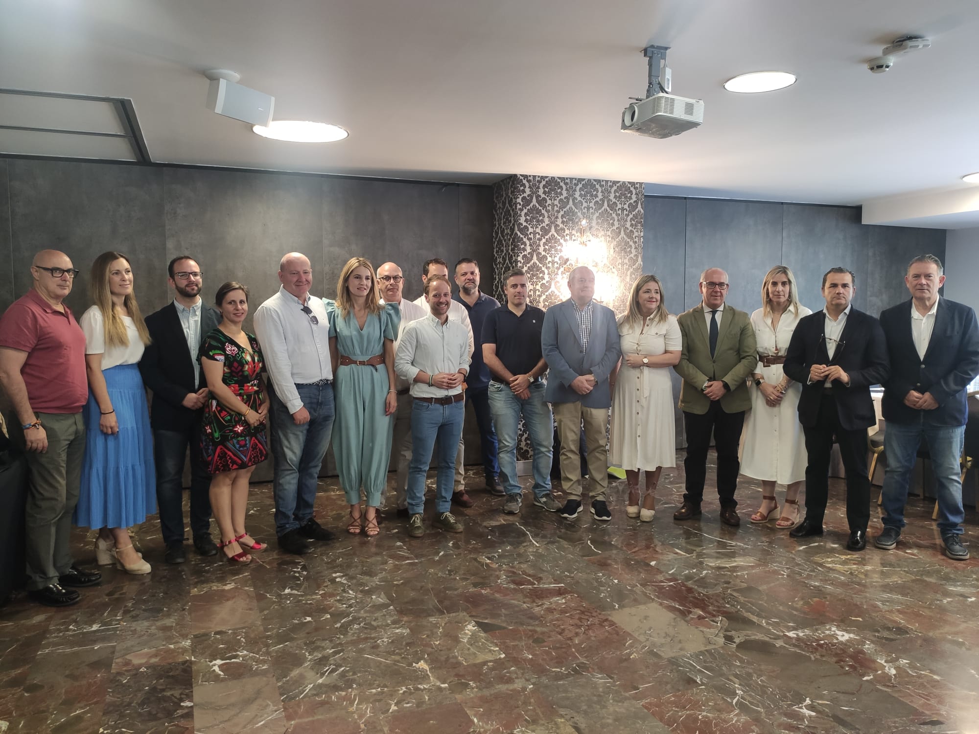 Miembros del PP de Jaén durante un desayuno con organizaciones agrarias y cooperativas agroalimentarias de la provincia