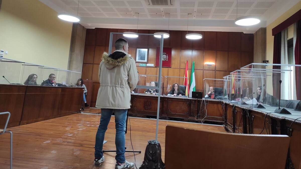 Piden más de diez años de prisión para un hombre que fue sorprendido con una menor de 14 años en un hotel de Linares