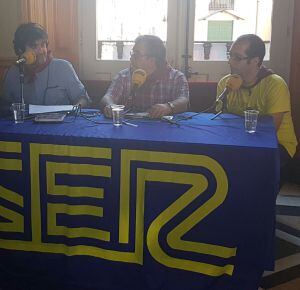 Diego Valera (Dch.) durante la entrevista en Hoy por hoy Cuenca.