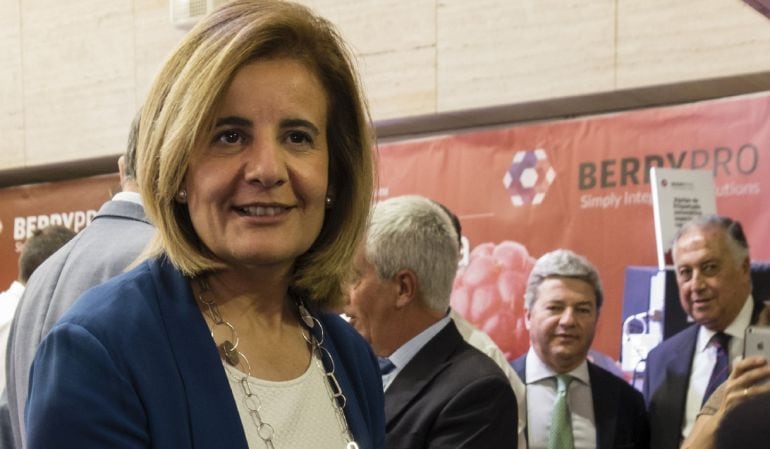 La ministra de Empleo en funciones, Fátima Báñez, en un acto ante la prensa.