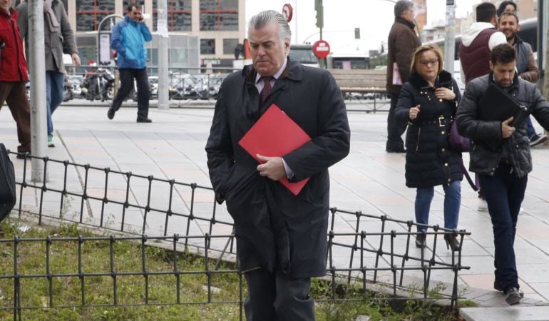 El extesorero del PP Luis Bárcenas llega a los juzgados de Plaza de Castilla.