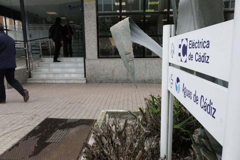 Entrada a la sede de Aguas de Cádiz