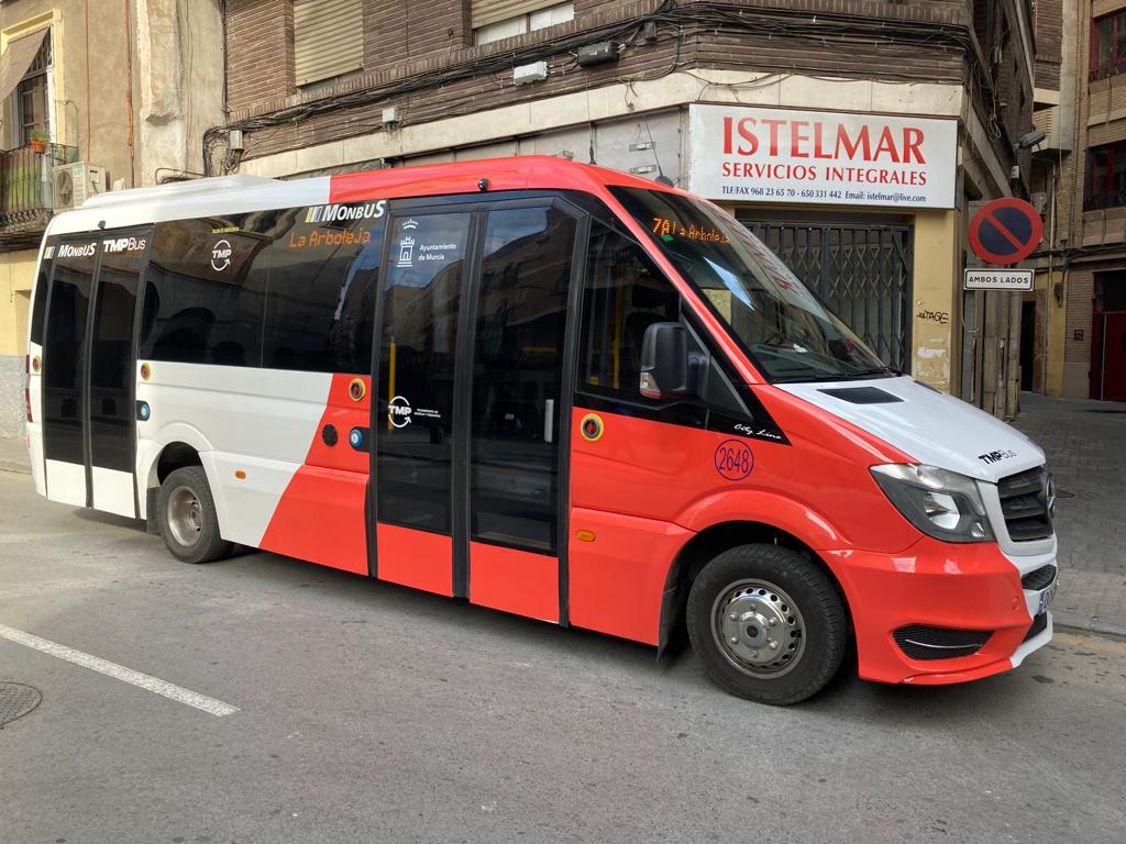 Autobús de Monbus (TMP) de una de las líneas que presta servicio a las pedanías de Murcia