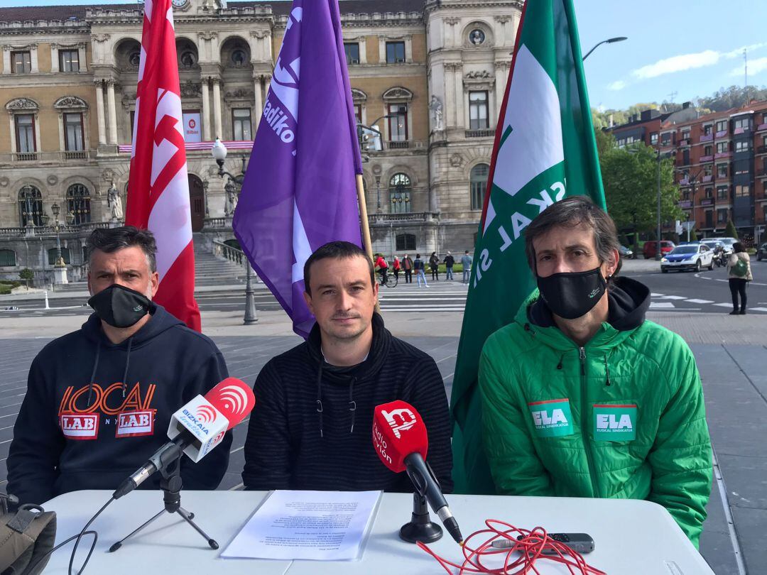 Asier Novo, Delegado de LAB; Tomás Sánchez, Delegado de Comisiones Obreras; Mikel Aingeru Ruíz, Delegado de ELA