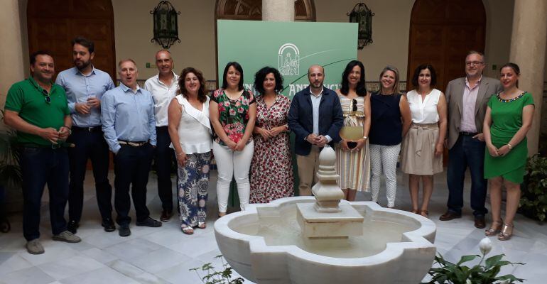 Foto de familia con alcaldes de los municipios afectados