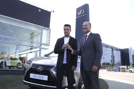 El tenista castellonense Roberto Bautista junto al gerente de Lexus Castellón, Javier Arrando