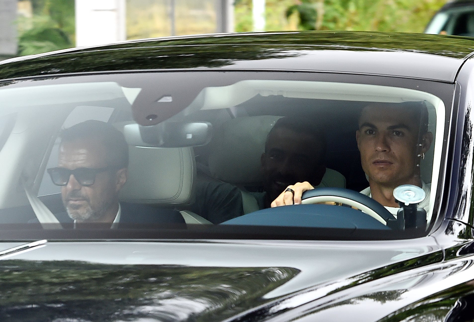 Cristiano Ronaldo llega en coche a Manchester