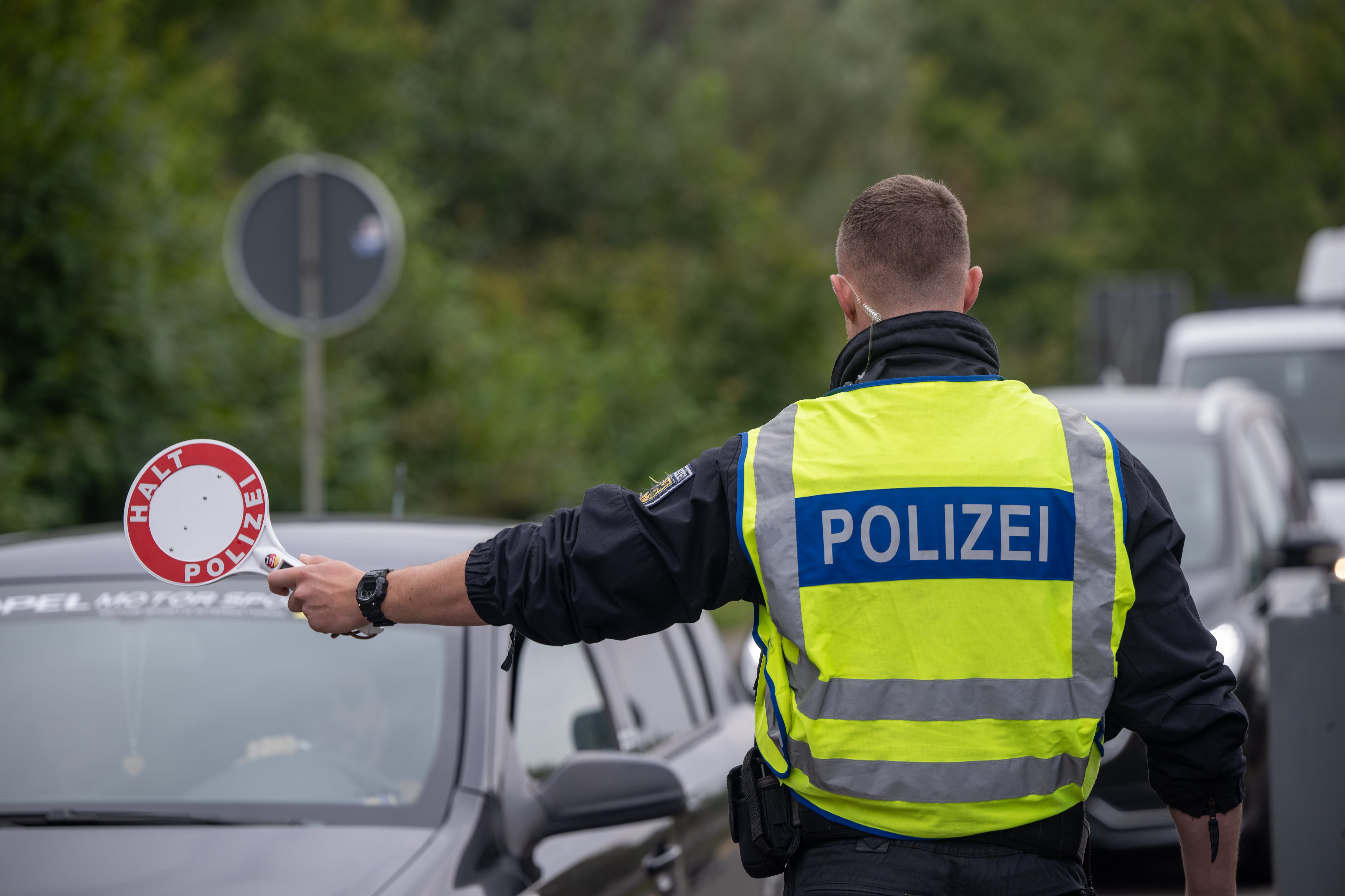 Control policial en una autopista alemana a la altura de Tréveris, junto a la frontera con Luxemburgo