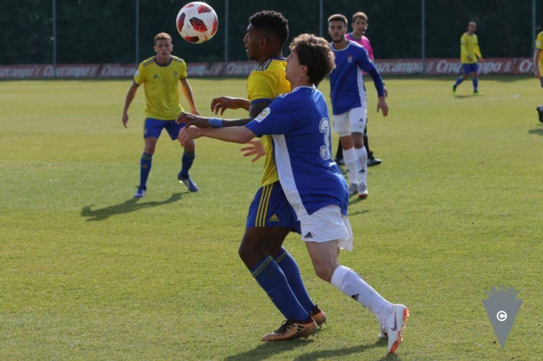 Alberto Piñero regresaba al equipo titular en Cádiz