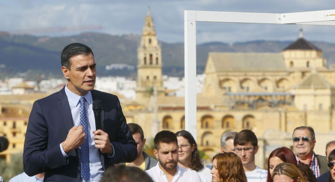 El secretario general y presidente del Gobierno en funciones, Pedro Sánchez ,en un acto electoral en Córdoba