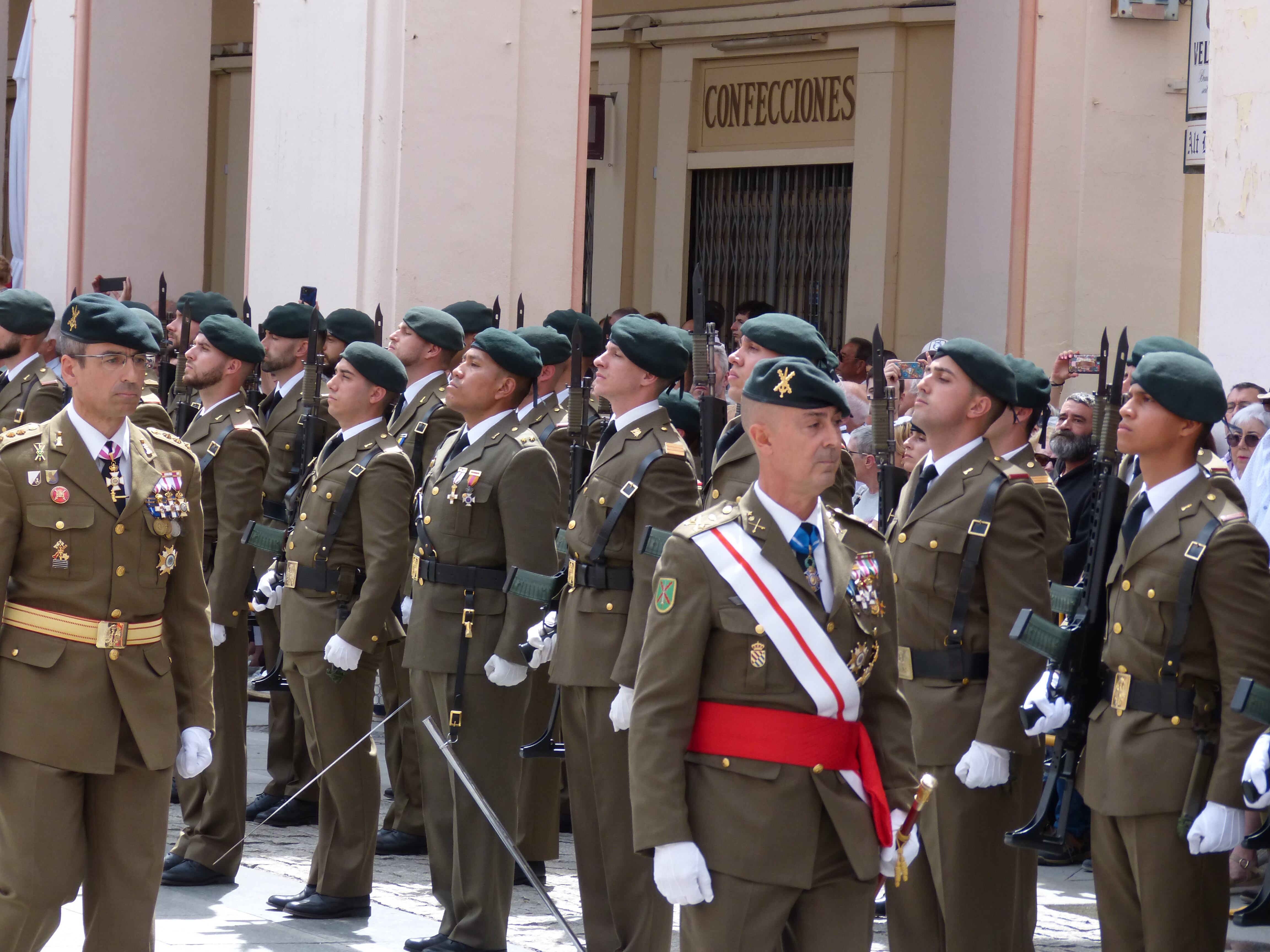 José Manuel Vivas pasando revista