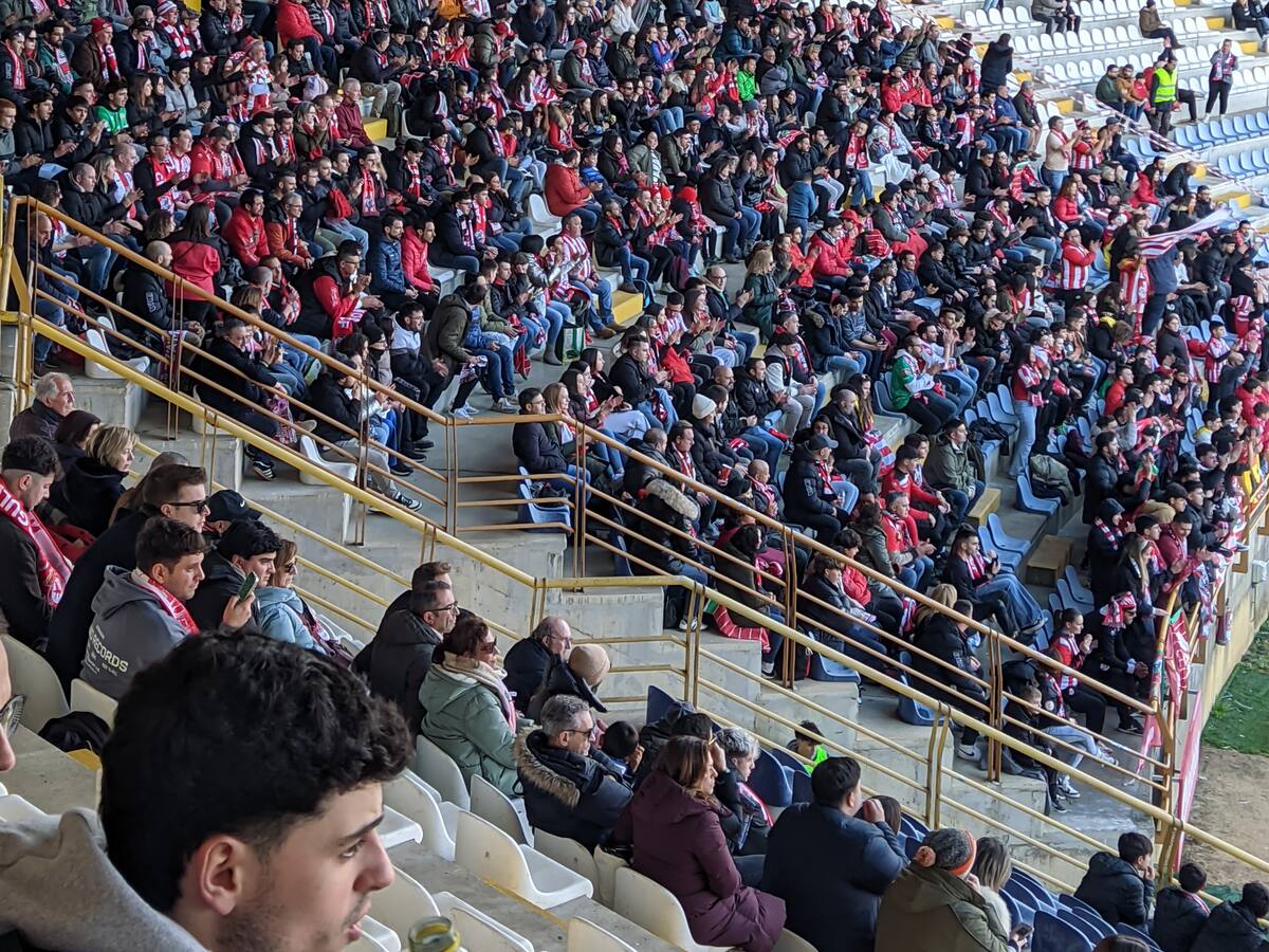 Cerca de un millar de zamoranos llenan León y el Reino