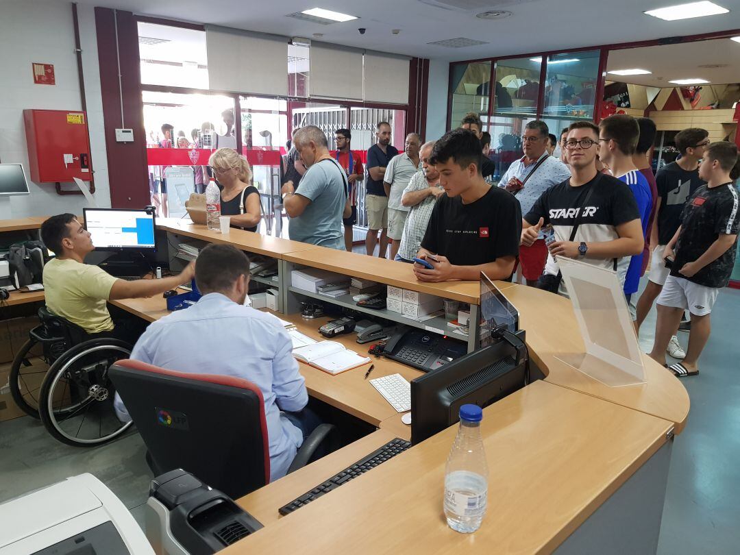 Ambiente este miércoles en la sede del Almería.