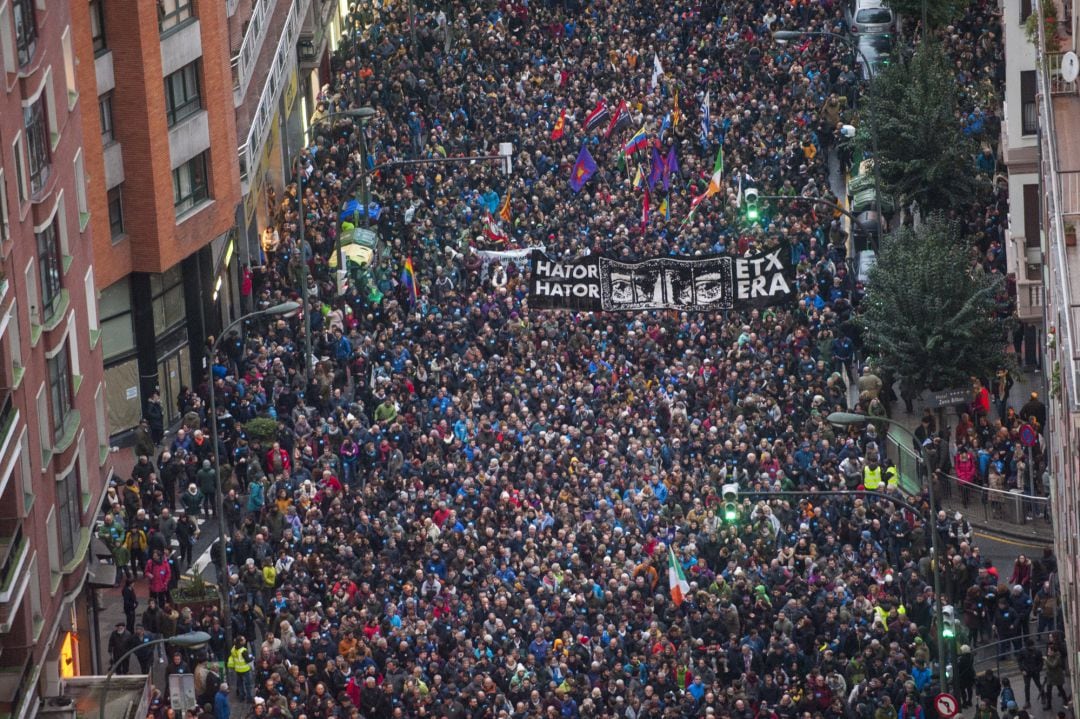 Miles de personas piden en Bilbao un cambio en la política penitenciaria