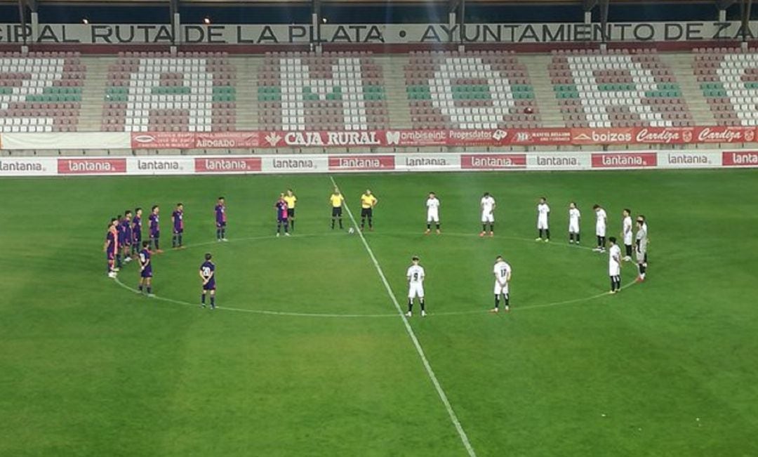 Minuto de silencio previo a uno de los encuentros