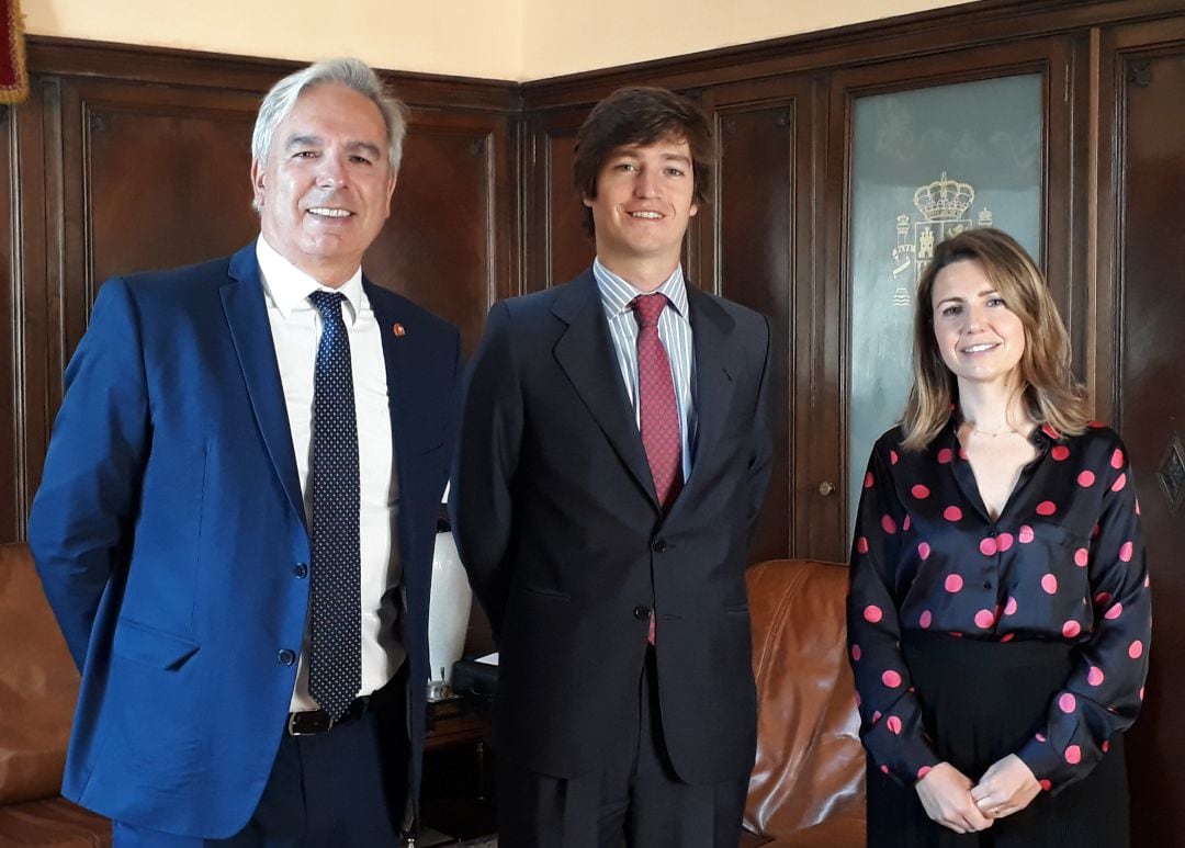 Én el centro el nuevo Abogado del Estado en Palencia