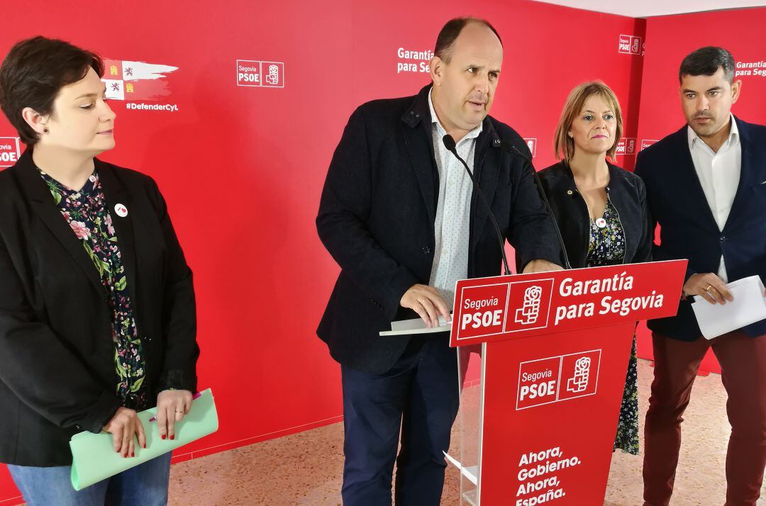 De izda. a dcha. Lucía Otones, José Luis Aceves, Ana Agudiez y Javier Lucía durante la presentación del programa electoral del PSOE