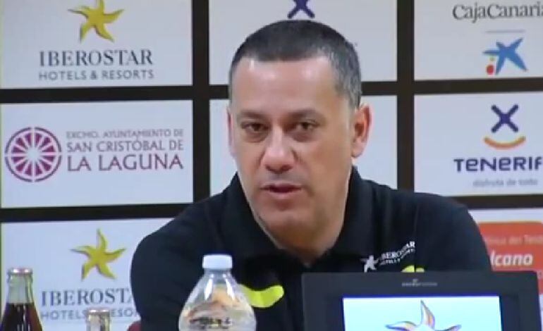 El técnico del Iberostar Tenerife espera un encuentro complicado ante Unicaja