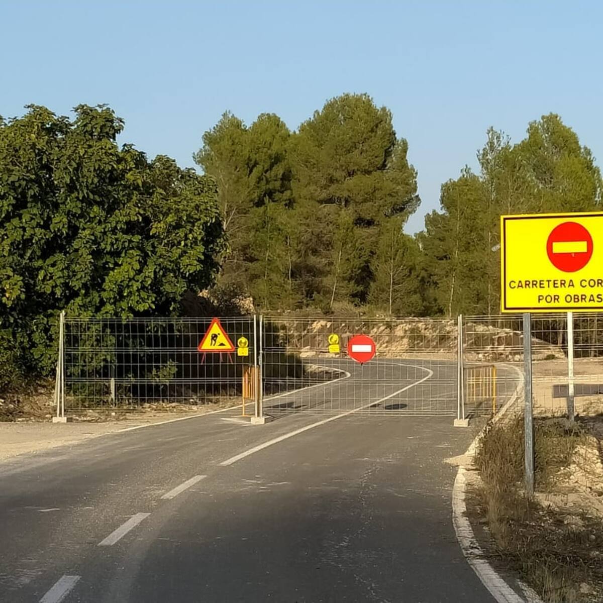 La Diputación repara el firme y mejora el drenaje en la CV-711 entre Beniarrés y Planes