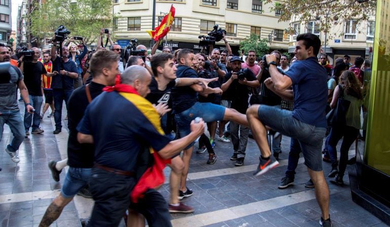 Agresiones la tradicional manifestación de entidades de izquierda y nacionalista del 9 d&#039;Octubre 