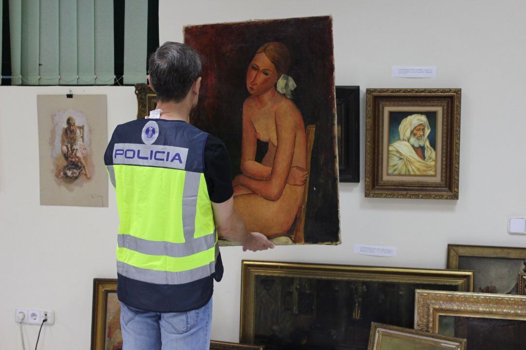 La Policía de la Generalitat impide la venta de un Modigliani falso valorado en 50 millones. El lienzo fue puesto a la venta por un anticuario