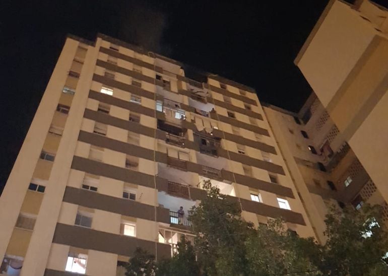 El edificio de La Palmilla (en Málaga) afectada por las llamas en la sexta planta