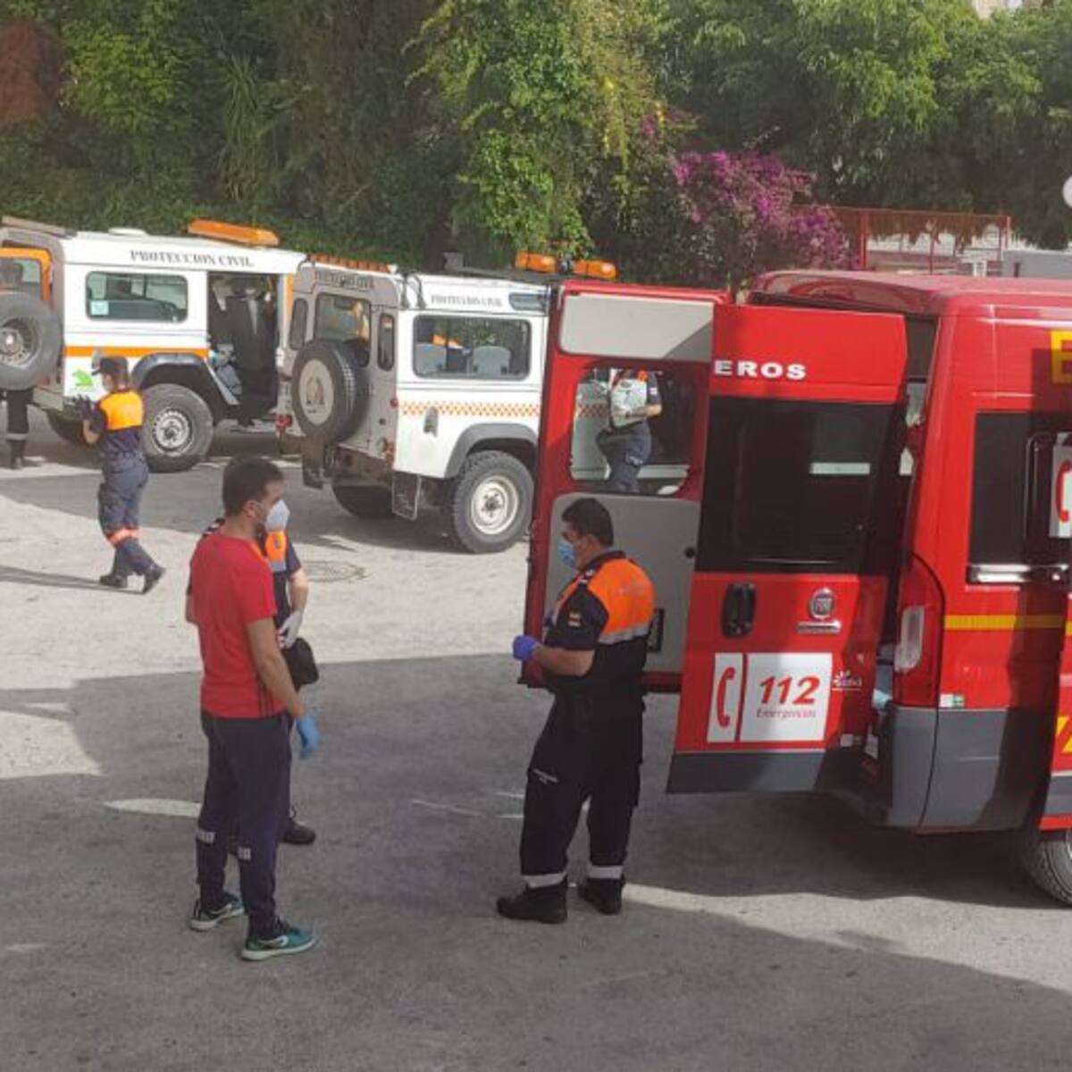Protección Civil reparte libros y materiales escolares