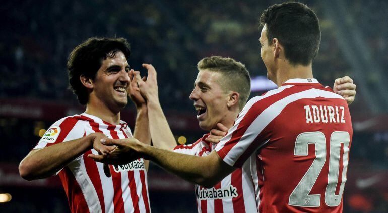 Los jugadores del Athletic celebran un gol