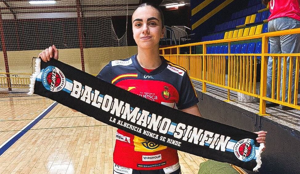 Paula Santos, con la Selección Española.