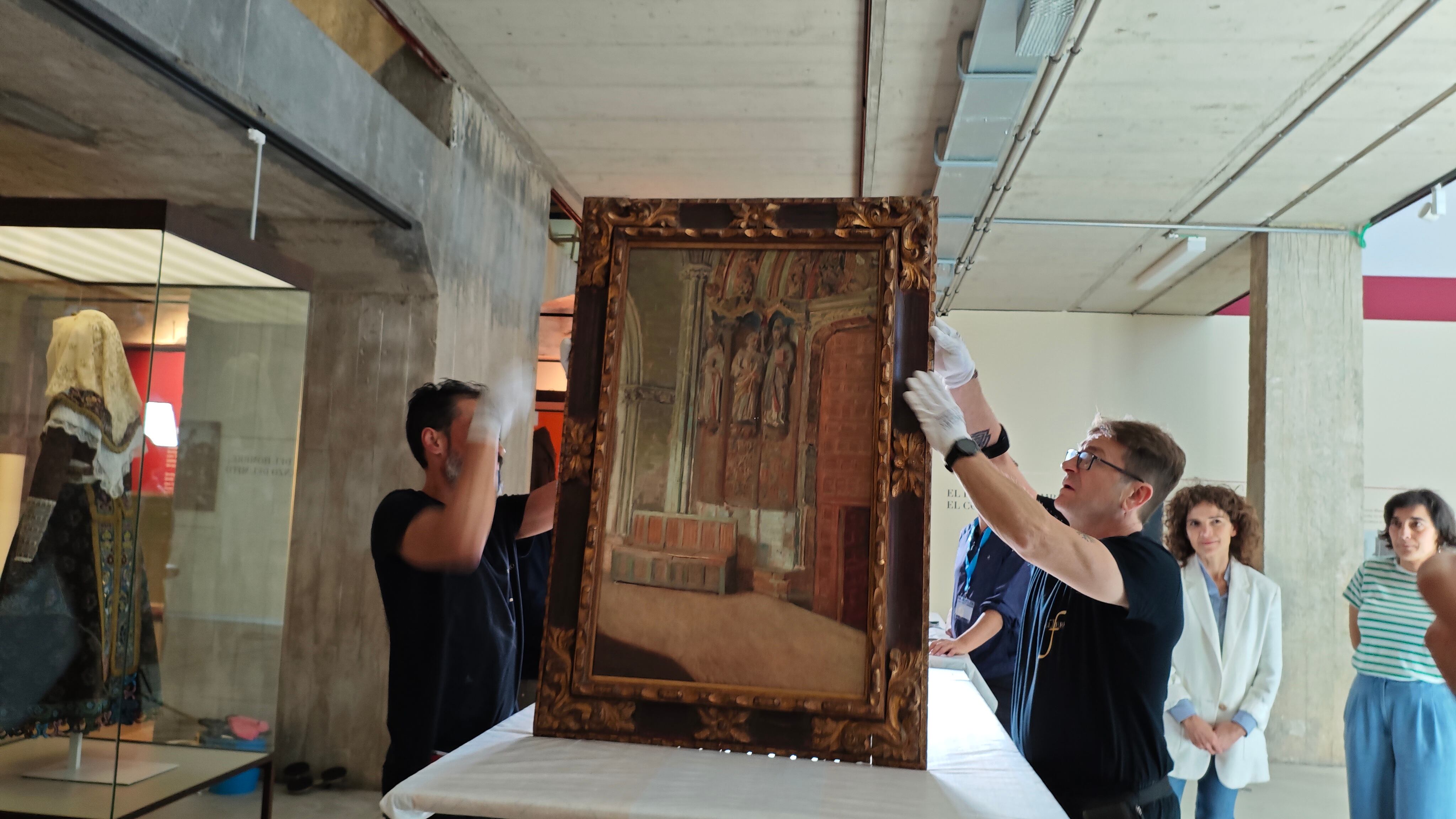 Desembalaje de Interior de la Catedral de León, obra de Joaquín Sorolla