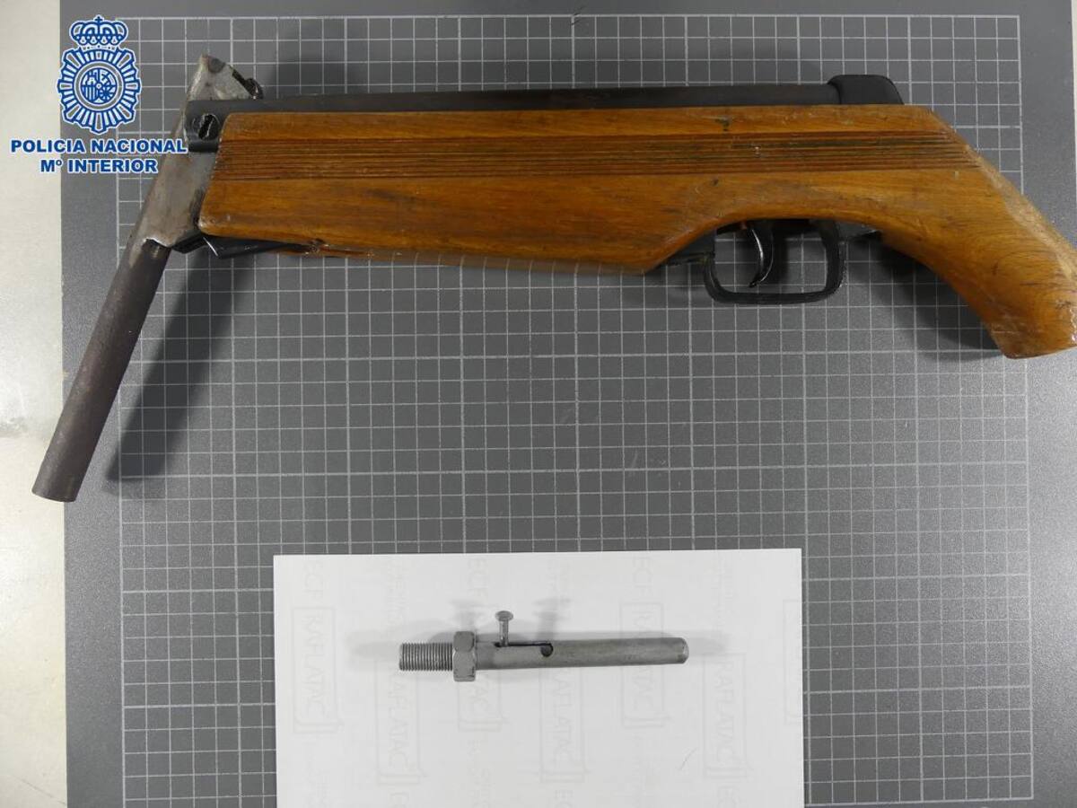 Detienen en Andújar a un varón en posesión de una escopeta con el cañón recortado y una pistola tipo “tornillo”