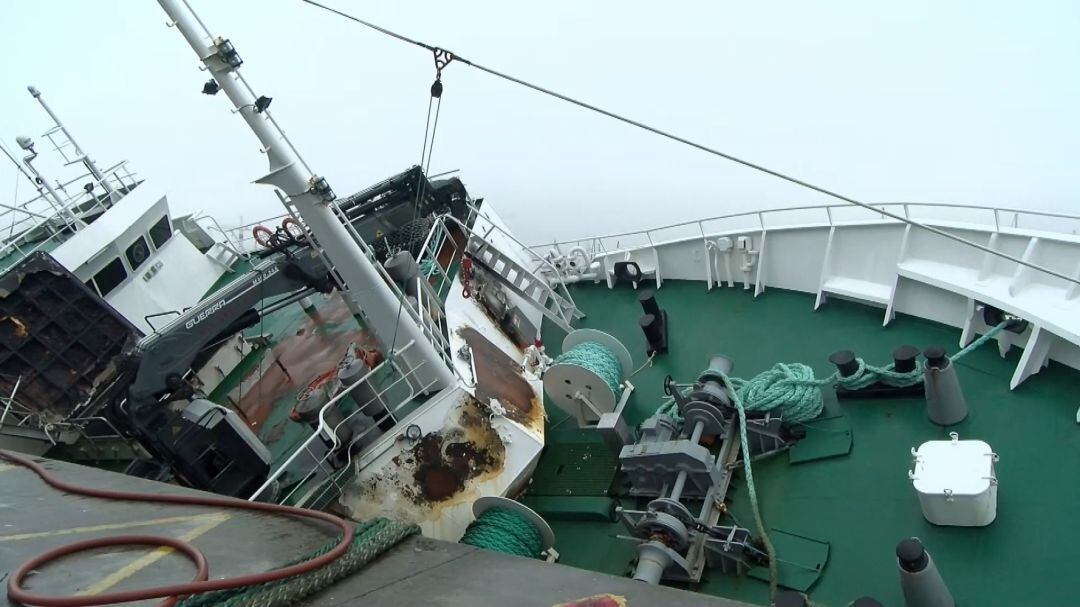 El pesquero Baffin Bay hundido en el muelle de Bouzas