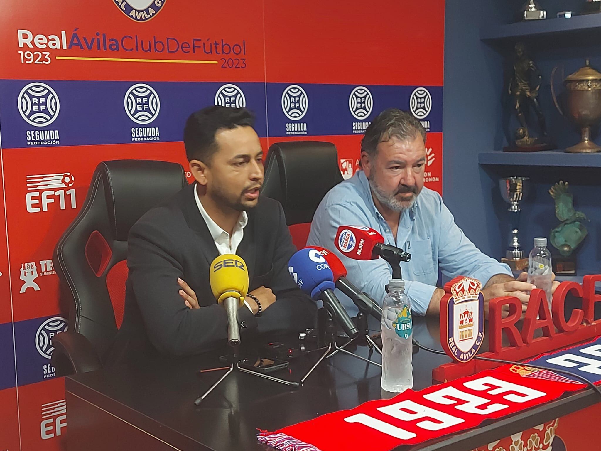 Joan Farías (i), junto a Luis Perote, uno de los miembros de la propiedad del Real Ávila