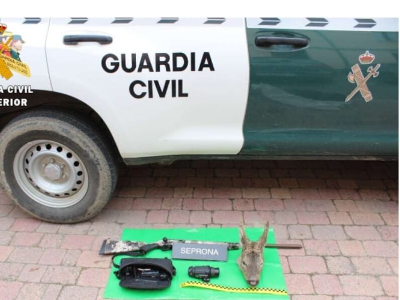 La Guardia Civil de Segovia intercepta un vehículo con una cabeza de corzo