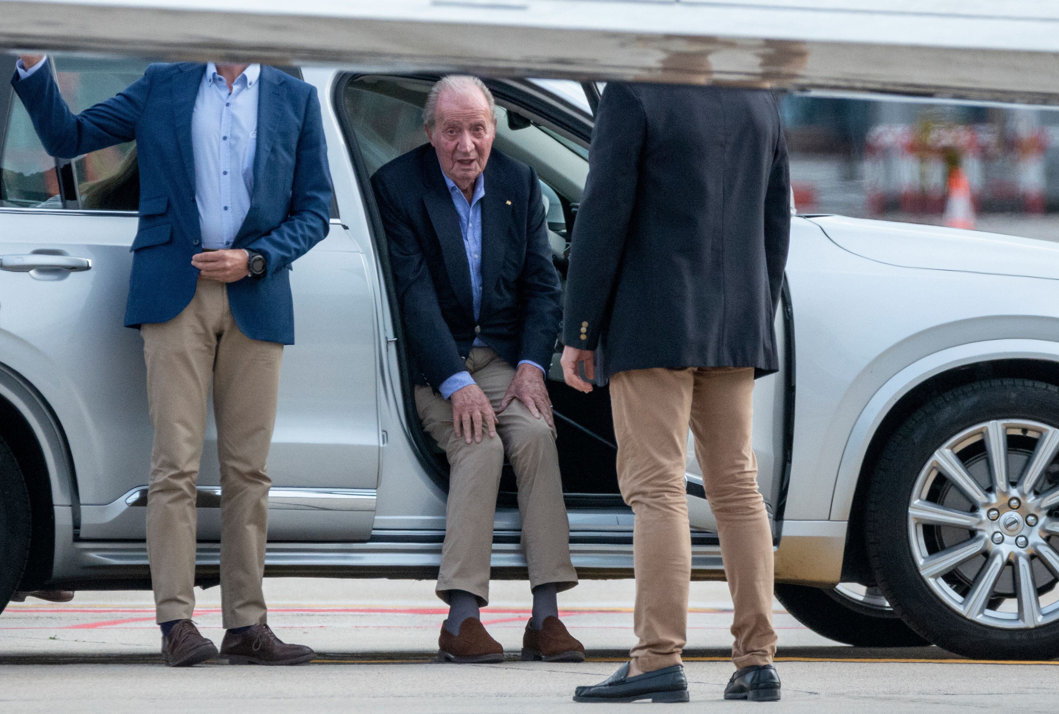 El rey Juan Carlos I a su llegada a Vigo