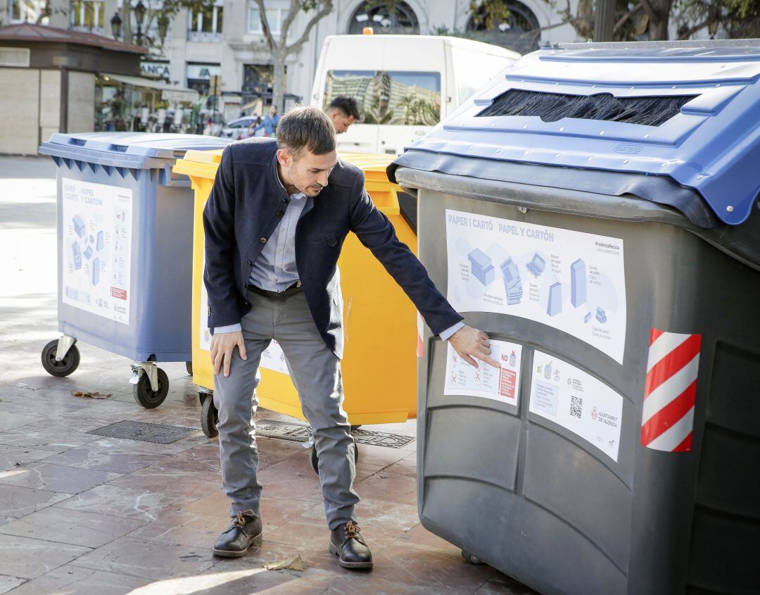 El vicealcalde y concejal de Ecología Urbana, Sergi Campillo, en la presentación de una campaña de fomento del reciclaje.