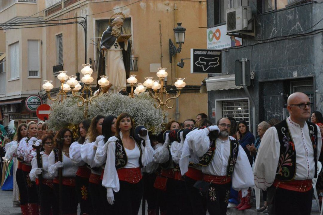 Fervor a San Antón en Elda